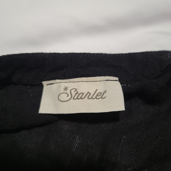 Short-Sleeve Black Tie-Front Crop Top - Picture 6 of 6